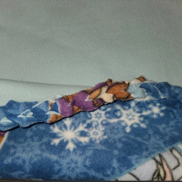 Handmade Disney Frozen Braided Edge Super Soft Fleece Throw XL 53" x 68" SALE - Picture 7 of 7